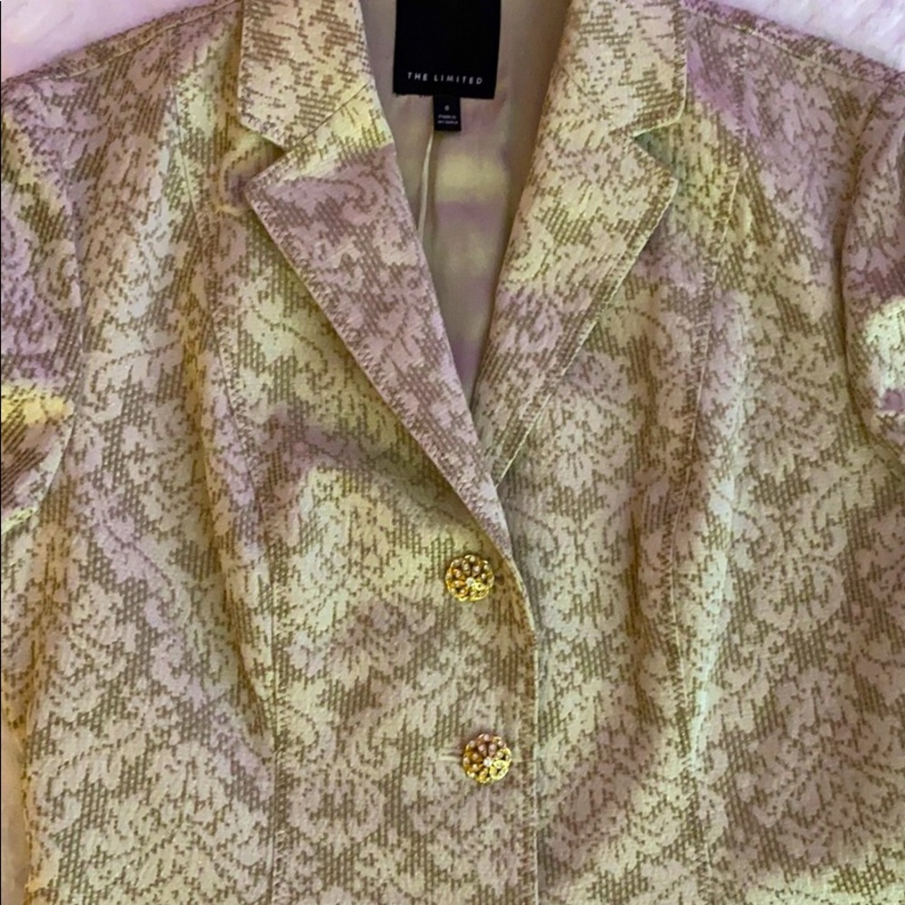 Champagne jacquard blazer.